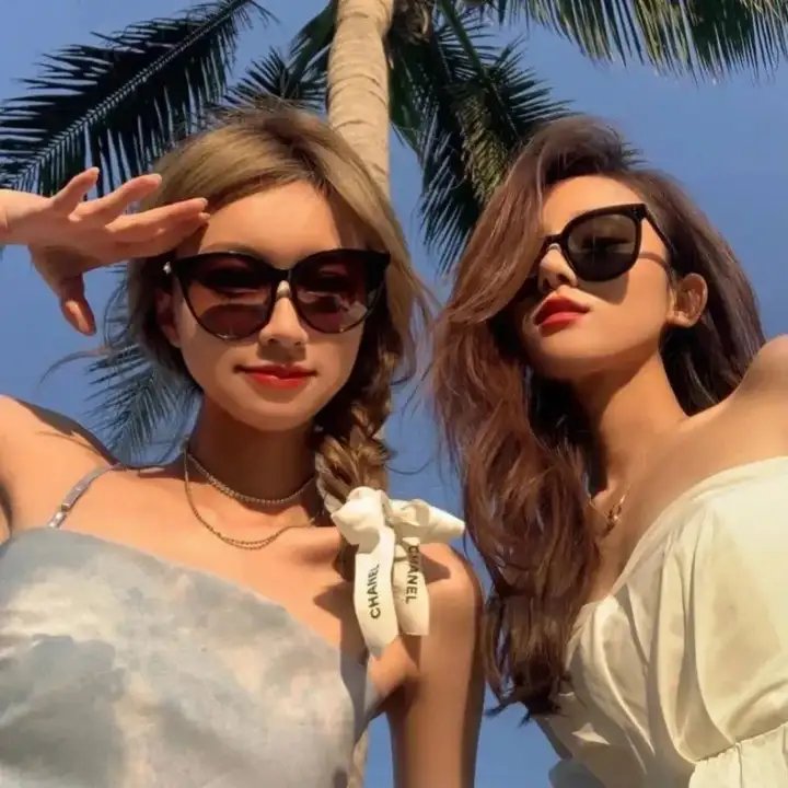 女人在家海报